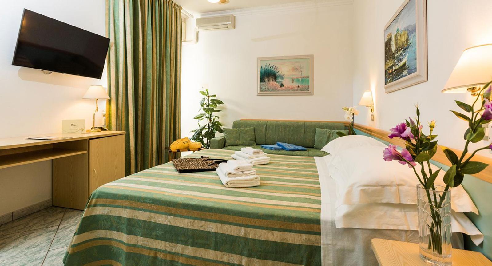 Triple Room
